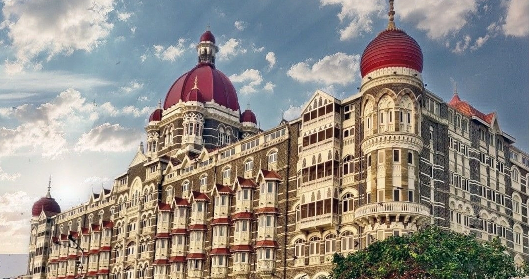How to Choose the Best Luxury Hotel in Mumbai or Delhi